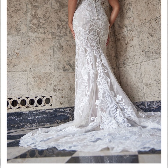 Vow’d Wedding Dress - Picture 4 of 5